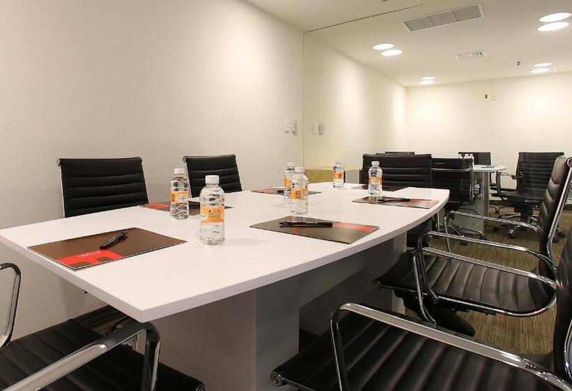 ホテル Fiesta Inn Express Naucalpan