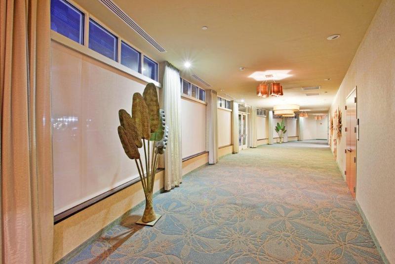 Holiday Inn Hotel & Suites Gateway, An Ihg
