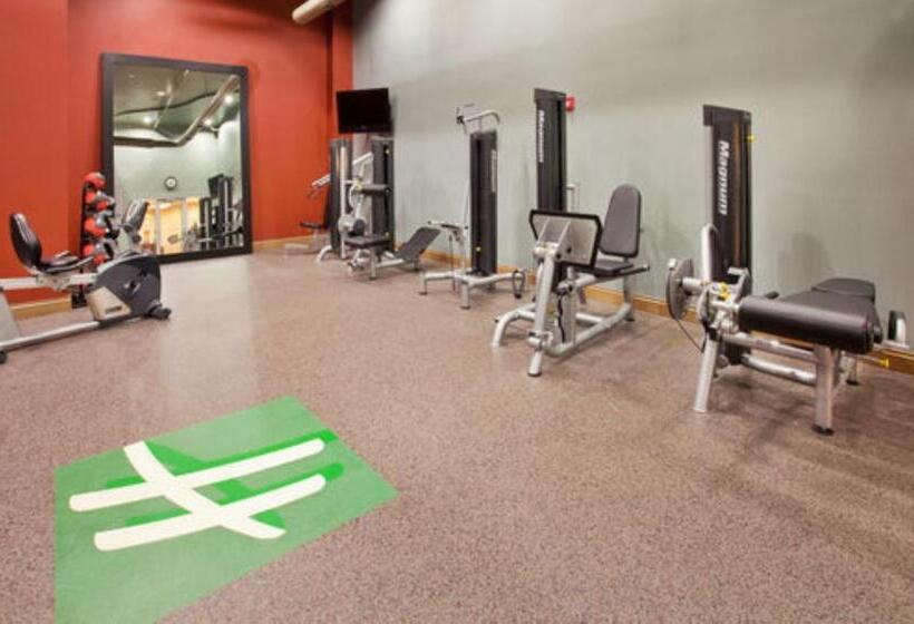 هتل Holiday Inn Omaha Downtown   Waterpark, An Ihg