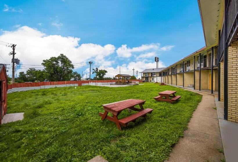 فندق Knights Inn Oakley