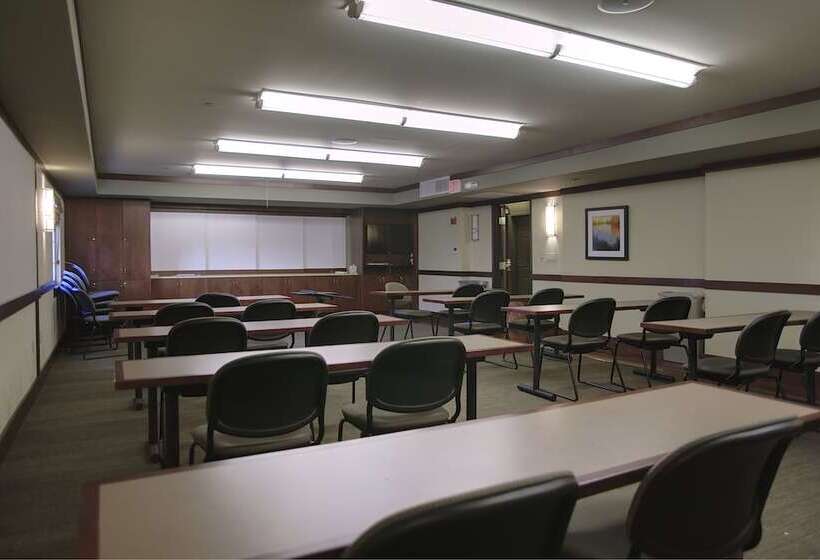 בית מלון כפרי Larkspur Landing Extended Stay Suites Hillsboro