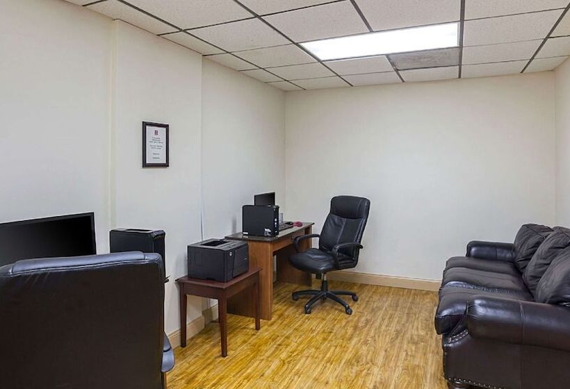 ホテル Magnuson Grand Desoto