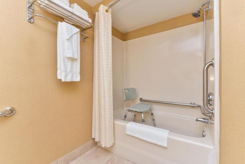 ホテル Quality Suites Tinton Falls