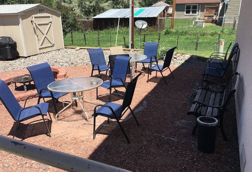 Отель Stay Wise Inn Cedaredge
