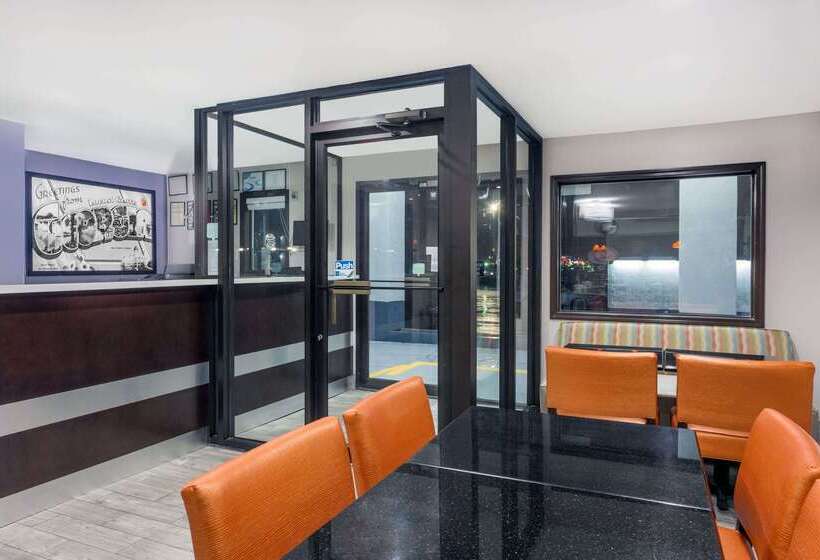 فندق Super 8 By Wyndham Locust Grove