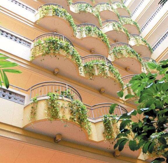 فندق The Beach Tower Okinawa