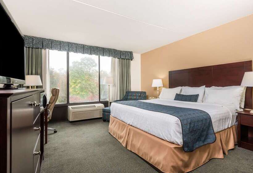 Отель Wyndham Garden Williamsburg Busch Gardens Area