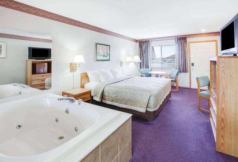 مُتل Super 8 Beachfront By Wyndham Mackinaw City, Mi