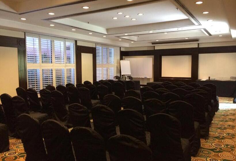 استراحتگاه The Saujana Hotel Kuala Lumpur