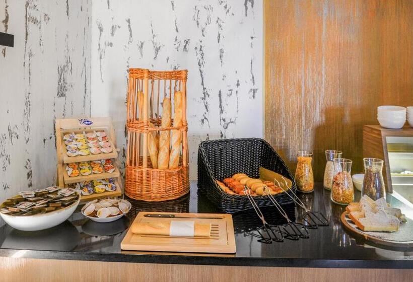 فندق Neuchatel City