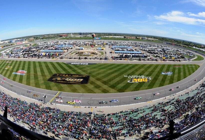 هتل Best Western Plus Kc Speedway Inn & Suites