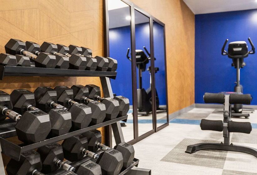 فندق Comfort Inn & Suites