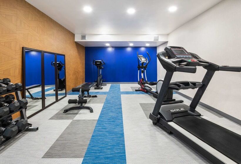 فندق Comfort Inn & Suites