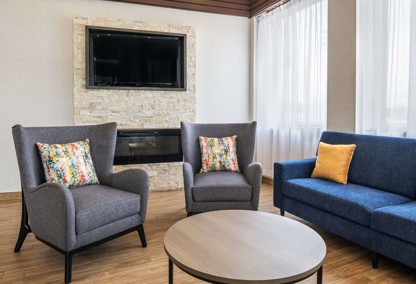 فندق Comfort Inn & Suites