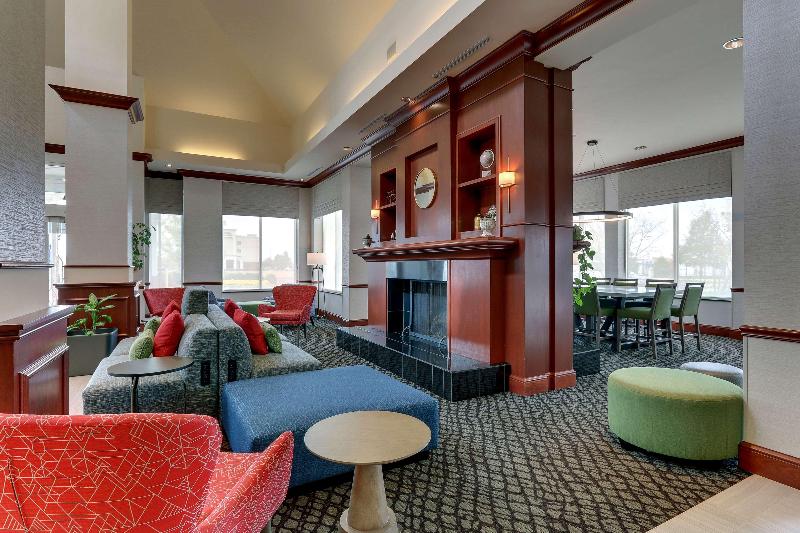 בית מלון כפרי Hilton Garden Inn Indianapolis Airport
