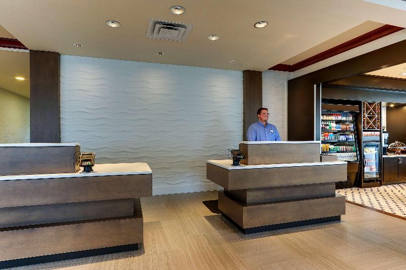 בית מלון כפרי Hilton Garden Inn Indianapolis Airport