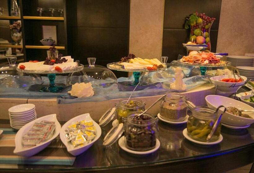 هتل Queens Suite