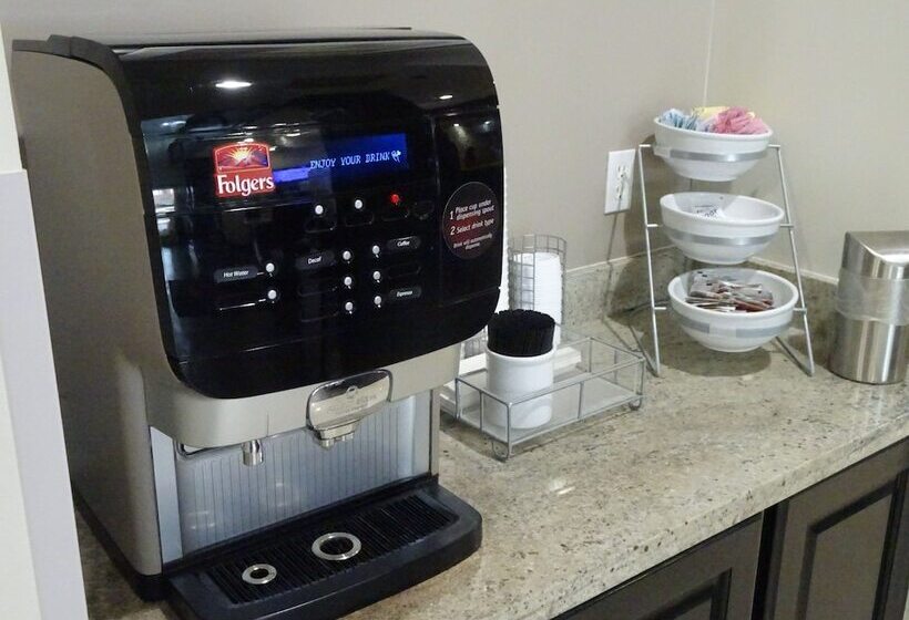 هتل Red Roof Inn & Suites Longview