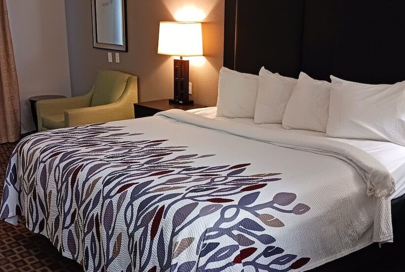 هتل Red Roof Inn & Suites Longview