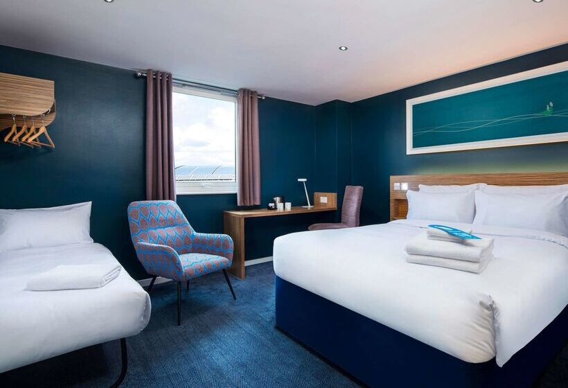 فندق Travelodge Cardiff Central Queen Street