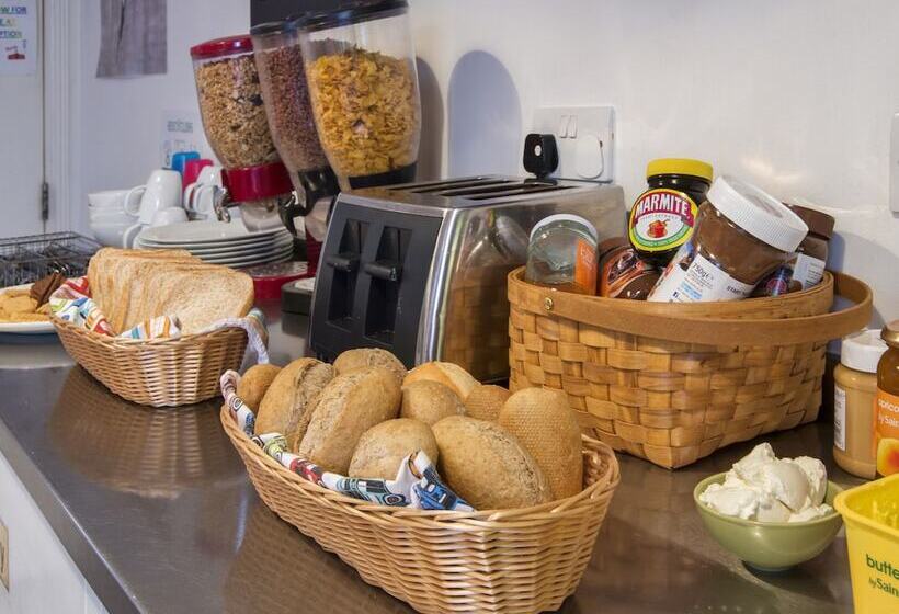 هتل Astor Kensington Hostel