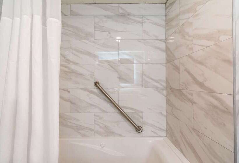 Отель Clarion Pointe South Boston  Danville East