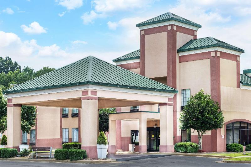 Отель Clarion Pointe South Boston  Danville East