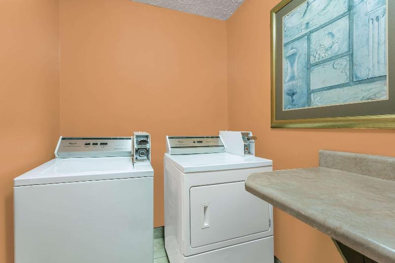 Отель Clarion Pointe South Boston  Danville East
