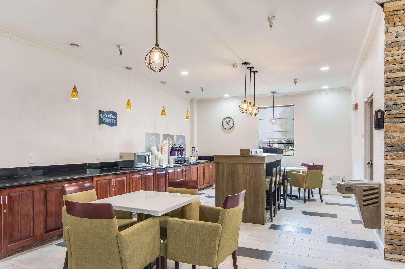 Отель Clarion Pointe South Boston  Danville East