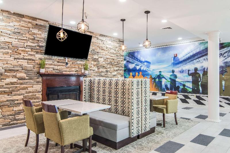 Отель Clarion Pointe South Boston  Danville East