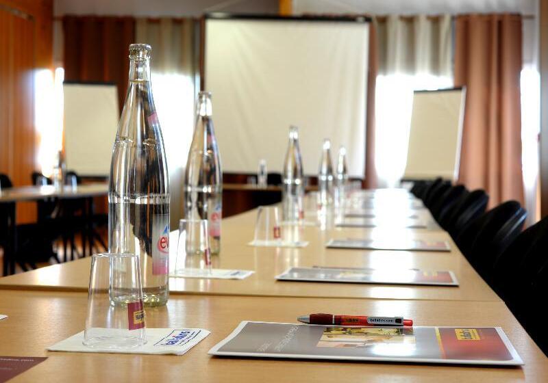 Enzo Hotels Trappes By Kyriad Direct