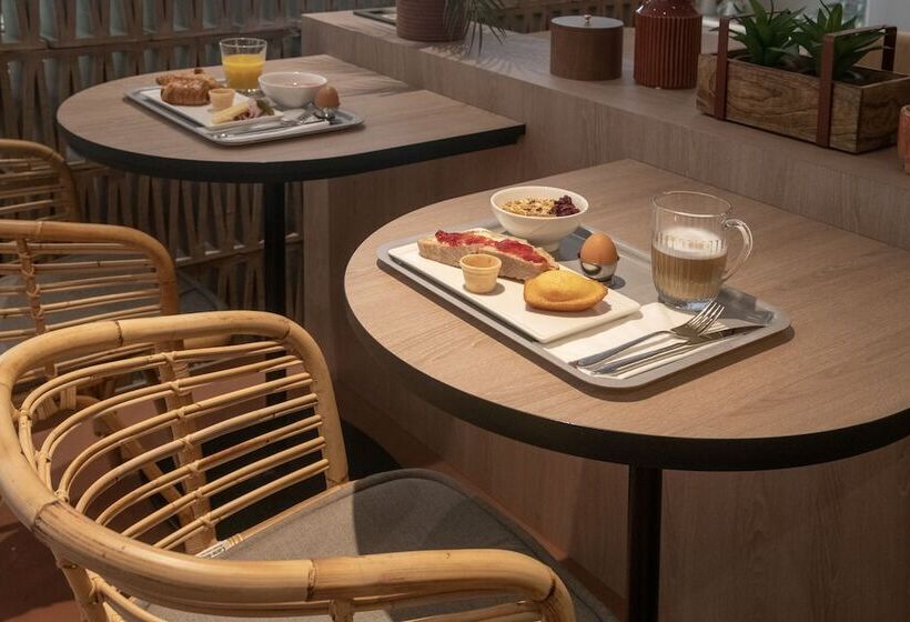 ホテル Ibis Golfe De Sainttropez