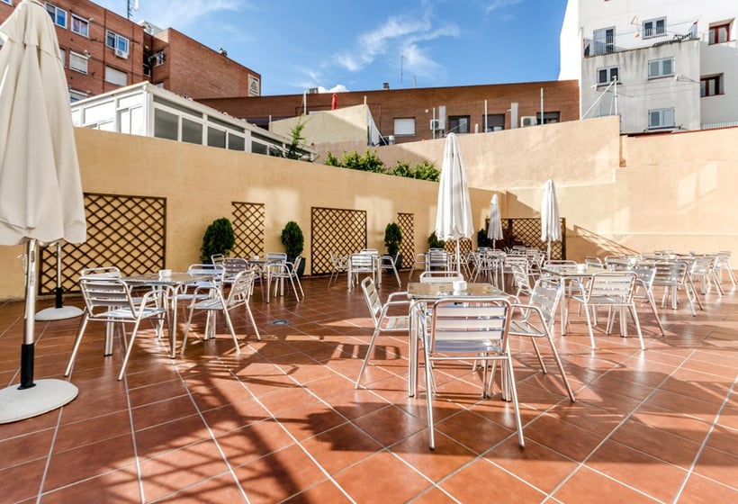 Encogimiento principal jardín Hotel Valdemoro en Valdemoro desde 23 € | Destinia