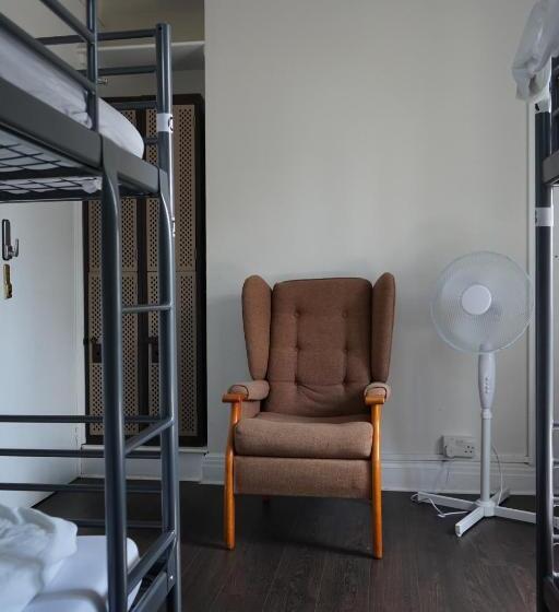 The Walrus Bar And Hostel