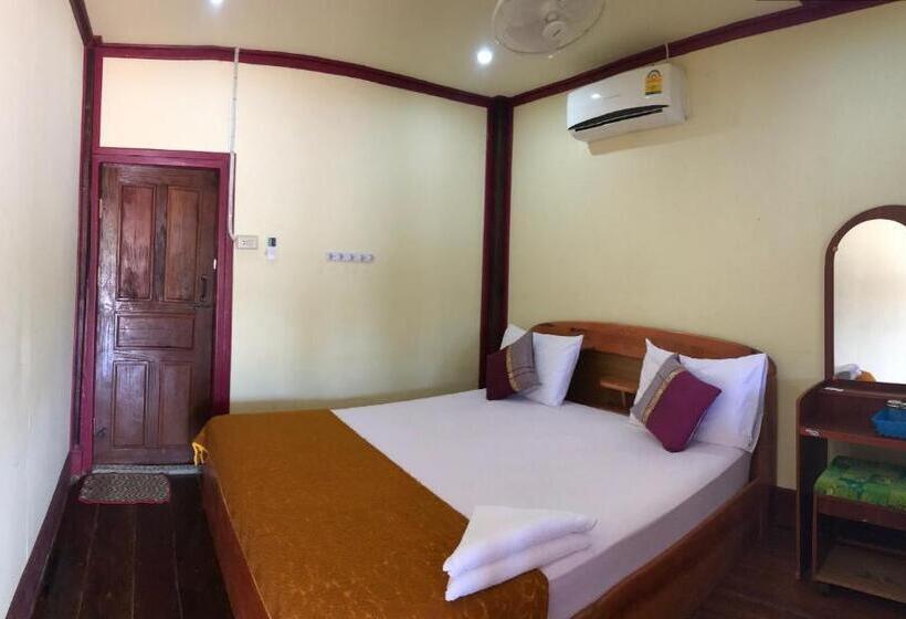 پانسیون Somphamit Guesthouse