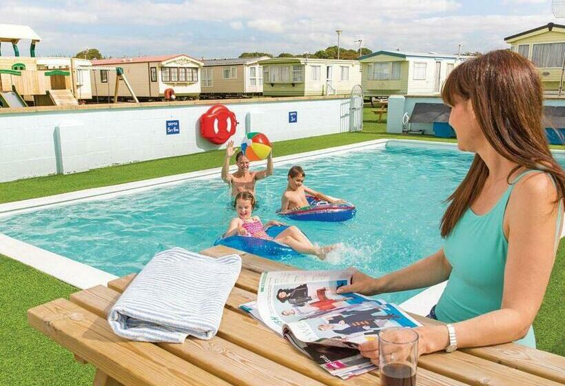 אתר נופש White Tower Holiday Park