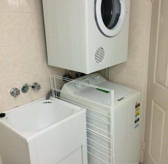 هتل Aristocrat Apartments