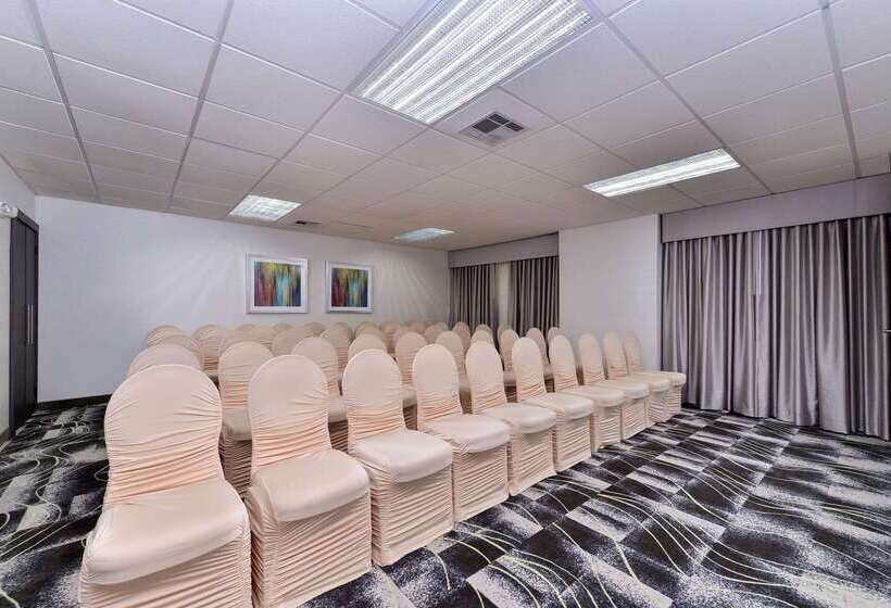 בית מלון כפרי Comfort Inn & Suites Frisco   Plano