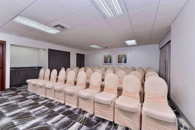 בית מלון כפרי Comfort Inn & Suites Frisco   Plano