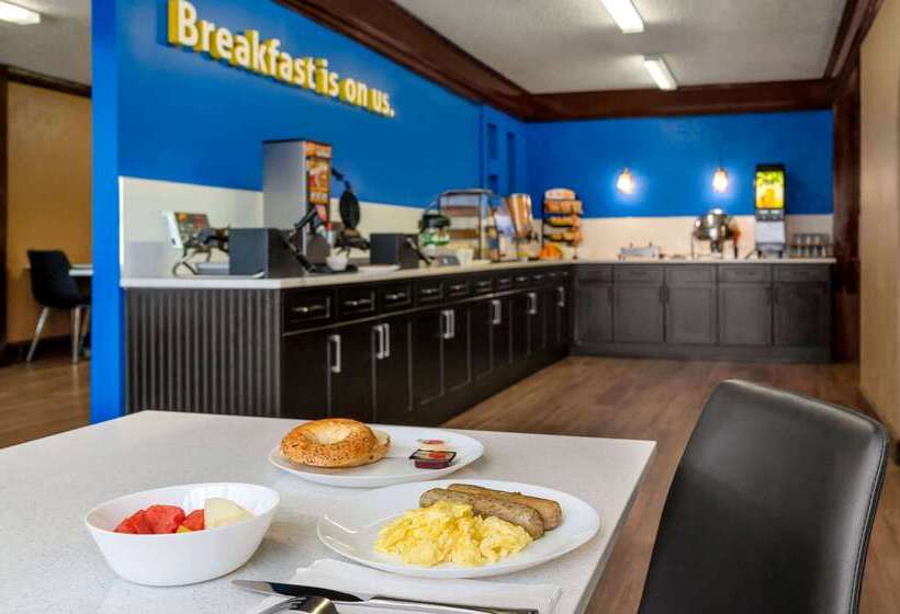هتل Days Inn By Wyndham Fredericton