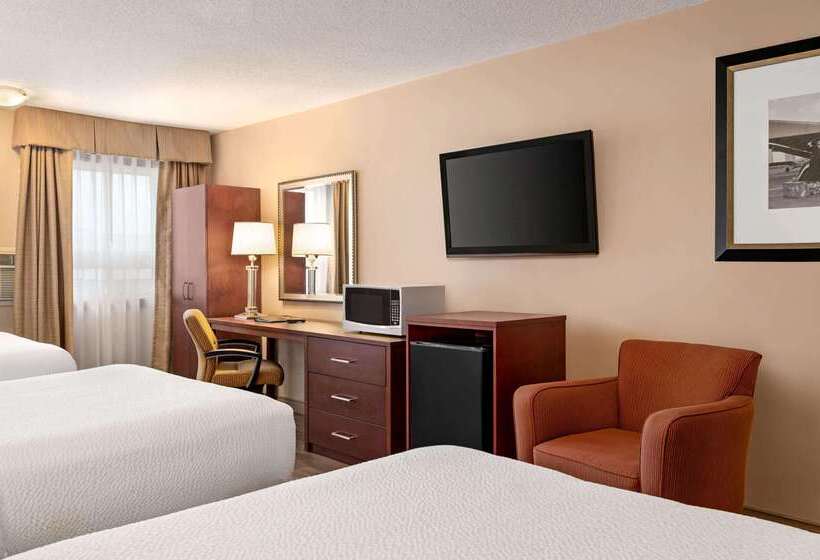 هتل Days Inn By Wyndham Fredericton