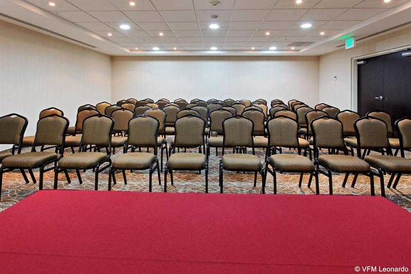 فندق Excellence Express & Suites