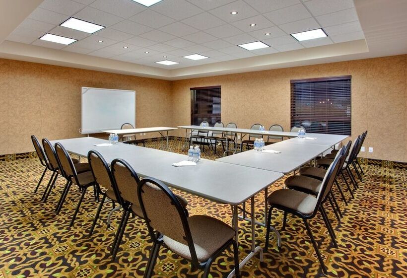 בית מלון כפרי Holiday Inn Express & Suites Whitecourt, An Ihg