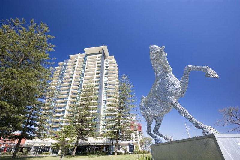 هتل Mantra Broadbeach On The Park