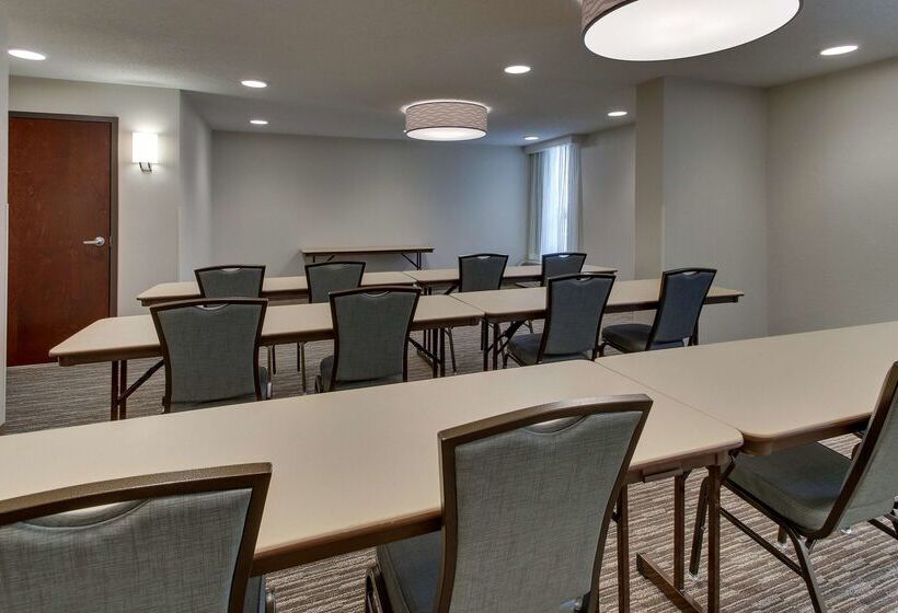 Отель Pear Tree Inn St Louis Airport