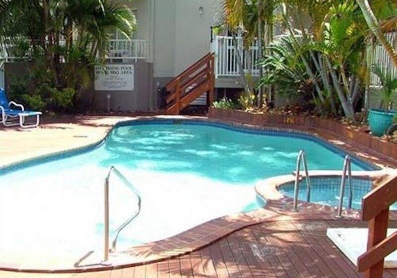 هتل Surfers Del Rey