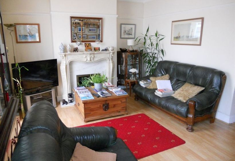 مبيت وإفطار The Elms Guest House