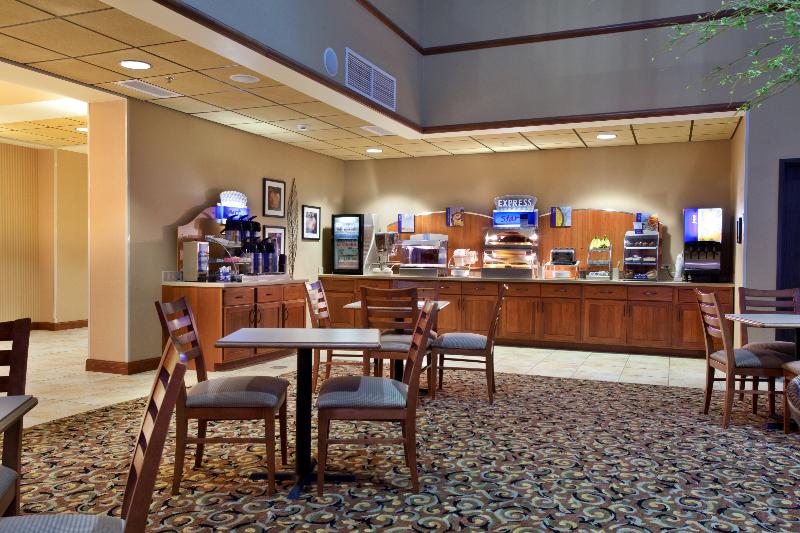 בית מלון כפרי Comfort Inn & Suites