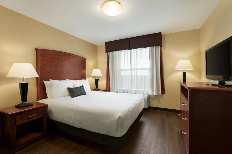 בית מלון כפרי Days Inn & Suites By Wyndham Sherwood Park Edmonton