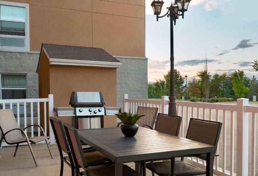 בית מלון כפרי Days Inn & Suites By Wyndham Sherwood Park Edmonton